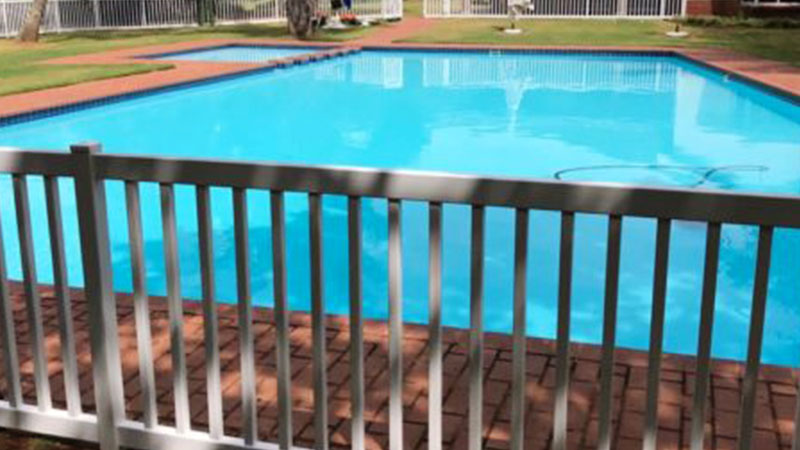 pvc swimming pool fence